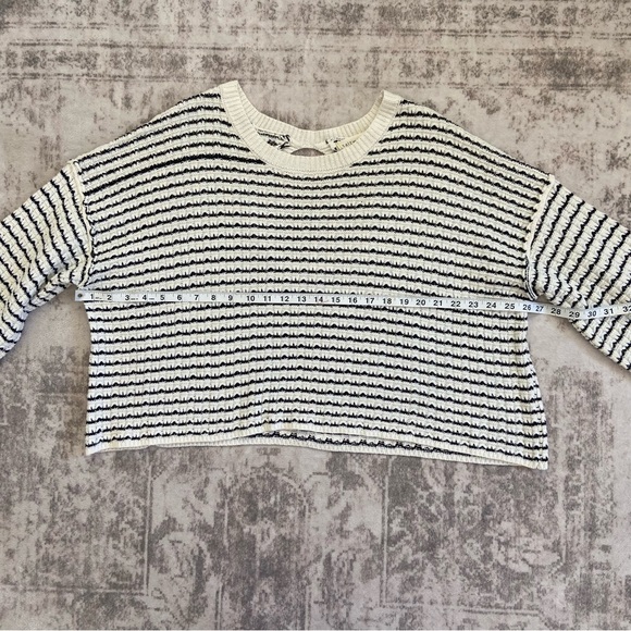 Saltwater Luxe Striped Crew Neck Cropped Sweater with Keyhole Back Large - Picture 6 of 11